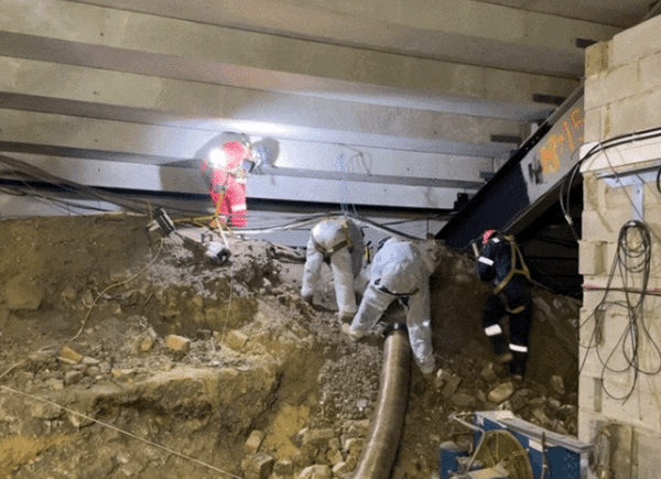 Severn Access' confined space rescue team carrying out an underground rescue.