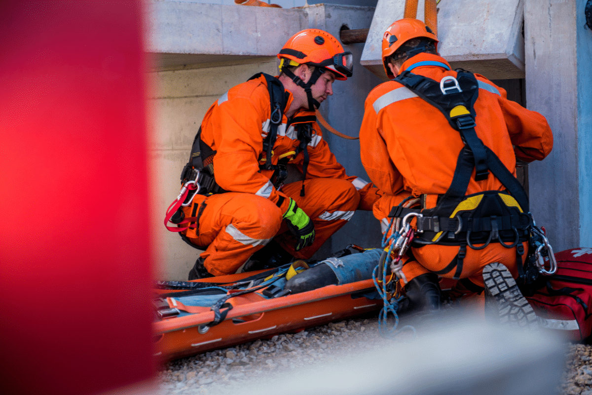 Two Severn Access rope access technicians carrying out a rope rescue