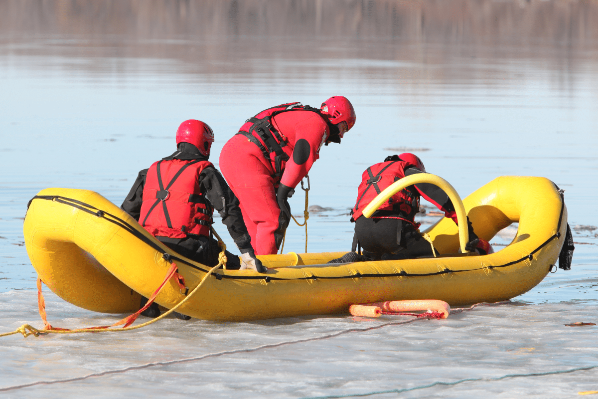 A Severn Access water rescue operative about to carry out a water rescue